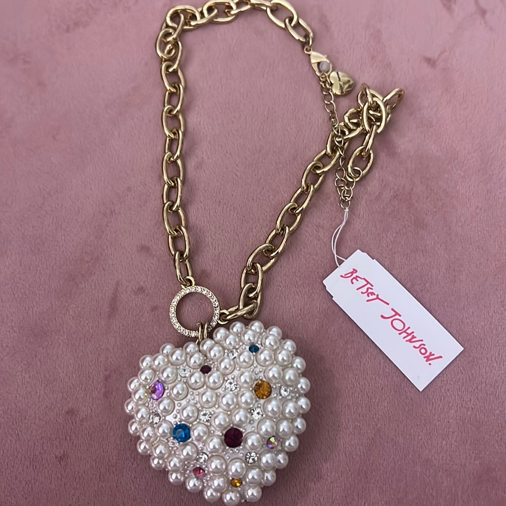 Betsey Johnson heart necklace NWT
